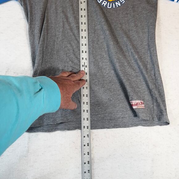 Mitchell & Ness UCLA Bruins T-Shirt RARE!! Marked "3rd Proto 9-10-10" Woman's L - Picture 10 of 14